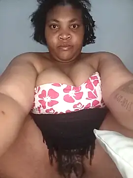 Snapshot of BeverlyQueen15 chatting on April 27, 10:41 pm BeverlyQueen15 online show from April 27, 10:41 pm