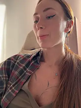 SerenaWest  online show from April 13, 5:35 am