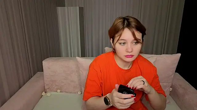 ElizabethRedWings online show from March 21, 7:46 am