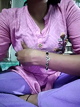 model seela online show from April 12, 3:28 pm