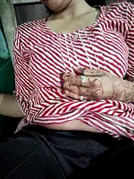 model seela online show from April 18, 4:33 pm