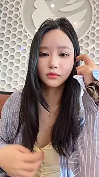 Snapshot of anan_2121 chatting on April 21, 3:35 am anan 2121 online show from April 21, 3:35 am