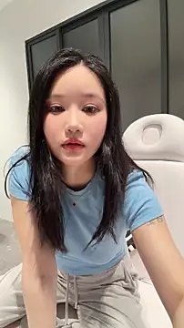 Snapshot of anan_2121 chatting on April 22, 1:23 pm anan 2121 online show from April 22, 1:23 pm