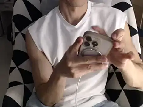 Kent6828 online show from April 12, 2:00 pm