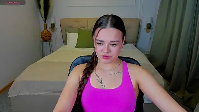 EvaRaider online show from April 12, 9:20 pm