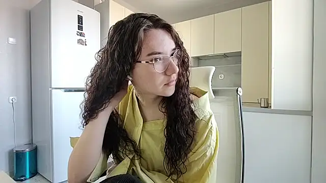 LaritaTocchio online show from April 5, 7:05 am