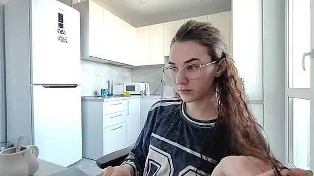 LaritaTocchio online show from April 6, 6:36 am