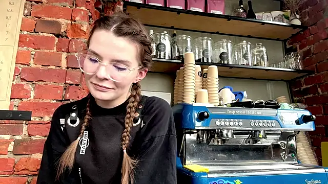 AnnWaddie online show from April 11, 11:36 am