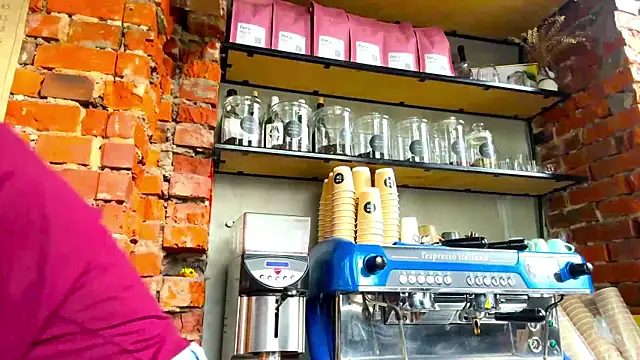 AnnWaddie online show from April 15, 9:38 am