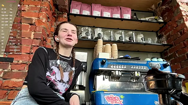 AnnWaddie online show from April 18, 7:23 am