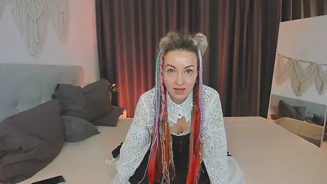 Lar Queen online show from April 10, 9:41 pm