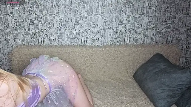 Honeyhook online show from April 5, 7:55 pm