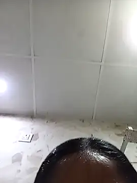 Pari lovers online show from April 7, 7:31 am