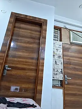 Pari lovers online show from April 10, 2:44 pm