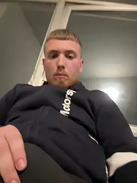 Mali133728 online show from April 19, 9:39 pm