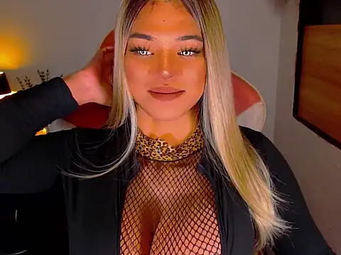 Zandralopez online show from March 29, 3:17 am