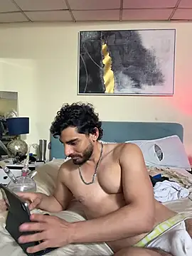 LatinBigClouds22cm online show from April 16, 7:31 am