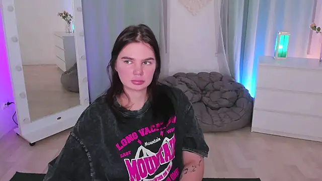 MillyBrown  online show from April 1, 1:41 pm