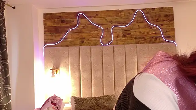 lil moon1 online show from March 18, 12:41 pm