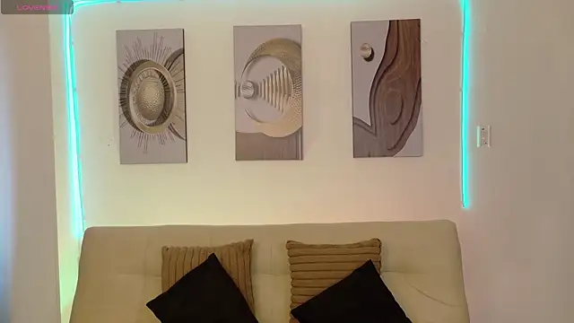 lil moon1 online show from April 17, 12:30 pm