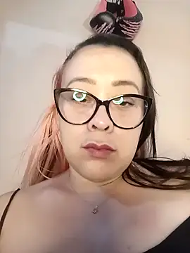 lua-bfly online show from April 7, 10:42 pm