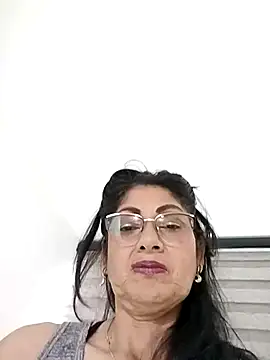 Taniafirelux online show from April 4, 9:12 pm