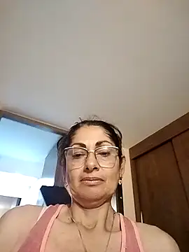 Taniafirelux online show from April 21, 10:45 pm