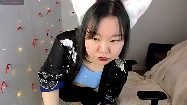 Tokyodreamss online show from April 13, 9:15 am