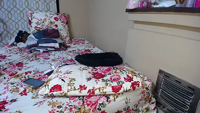 GoldenPearl23 online show from April 12, 1:10 am