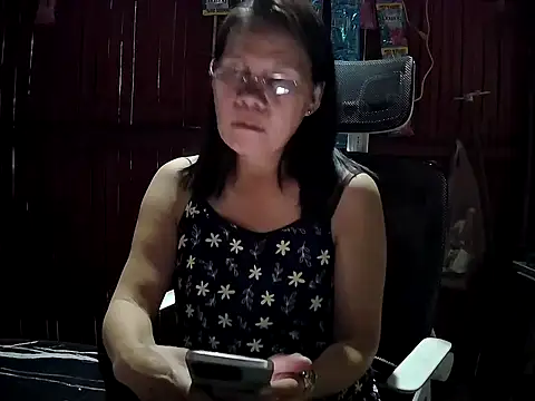 mommylicious 23 online show from April 16, 11:33 am