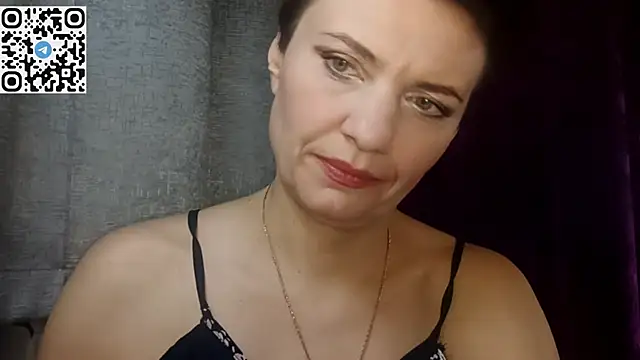 HotMamaQueen234 online show from April 13, 7:19 pm