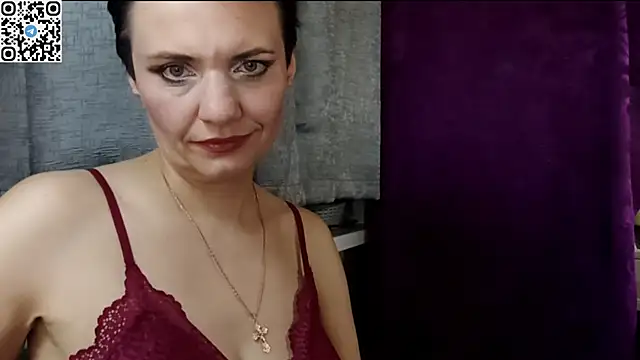 HotMamaQueen234 online show from April 15, 8:09 pm