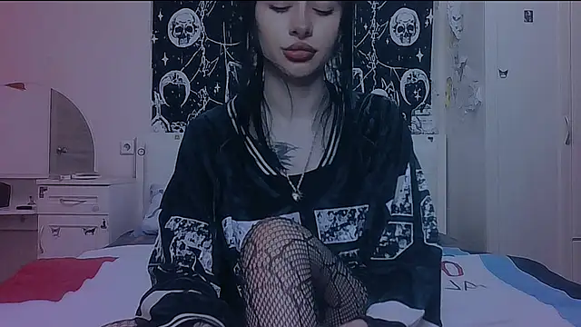 AllisonDeetz online show from April 11, 7:51 pm