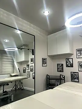 skarletthorne online show from April 11, 7:35 am