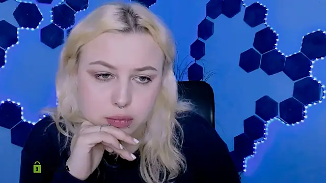 aria blaze  online show from April 1, 8:48 am