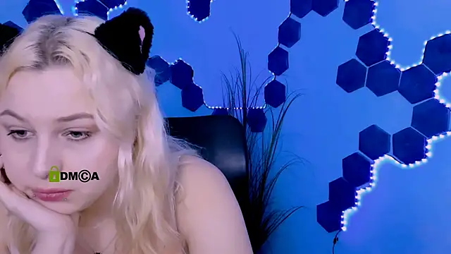 aria blaze  online show from April 1, 1:41 pm