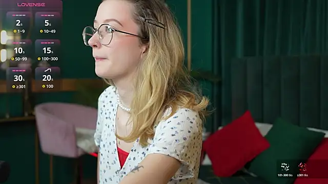 AmelieViolet online show from April 18, 3:10 am