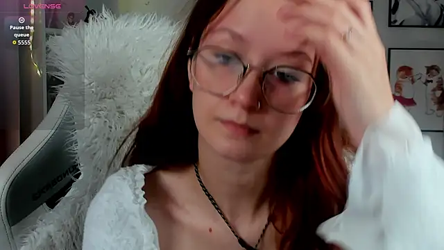 AmelieViolet online show from June 24, 3:05 am