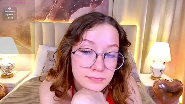 AmelieViolet online show from July 10, 10:40 am