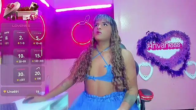 taylor  smith  online show from April 1, 11:22 am