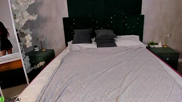 Angele Rowe online show from April 5, 8:55 am