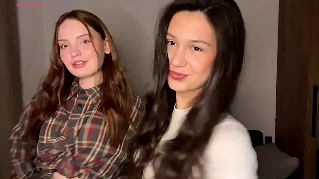 SparkSkarlet online show from April 17, 4:43 pm