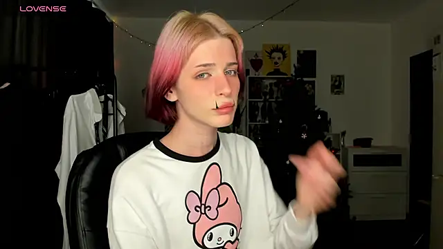 sweet peach    online show from April 10, 4:23 pm