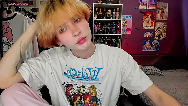 sweet peach    online show from July 9, 5:50 pm
