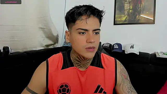 sweetlatinoboy online show from March 17, 12:41 pm