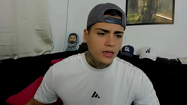 sweetlatinoboy online show from April 10, 11:15 am