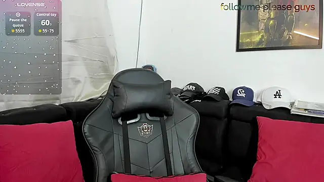 sweetlatinoboy online show from April 16, 11:11 am