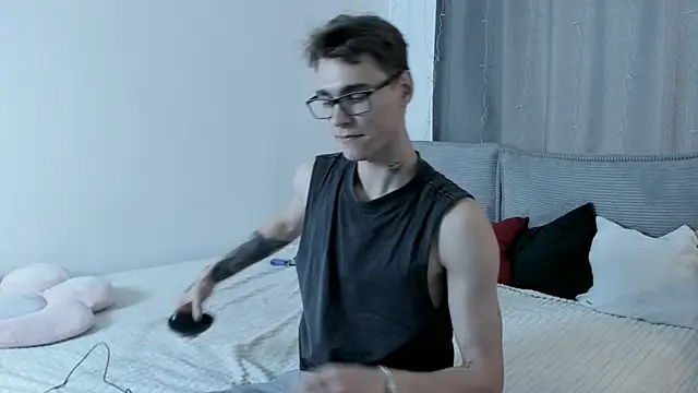 Shadow blink online show from April 2, 1:09 pm