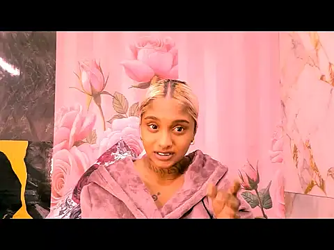Snapshot of indian_barbie chatting on July 10, 6:54 pm indian barbie online show from July 10, 6:54 pm