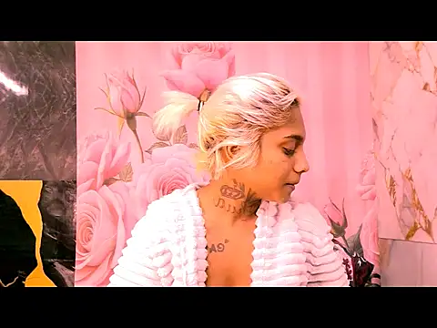 Snapshot of indian_barbie chatting on July 13, 9:12 am indian barbie online show from July 13, 9:12 am